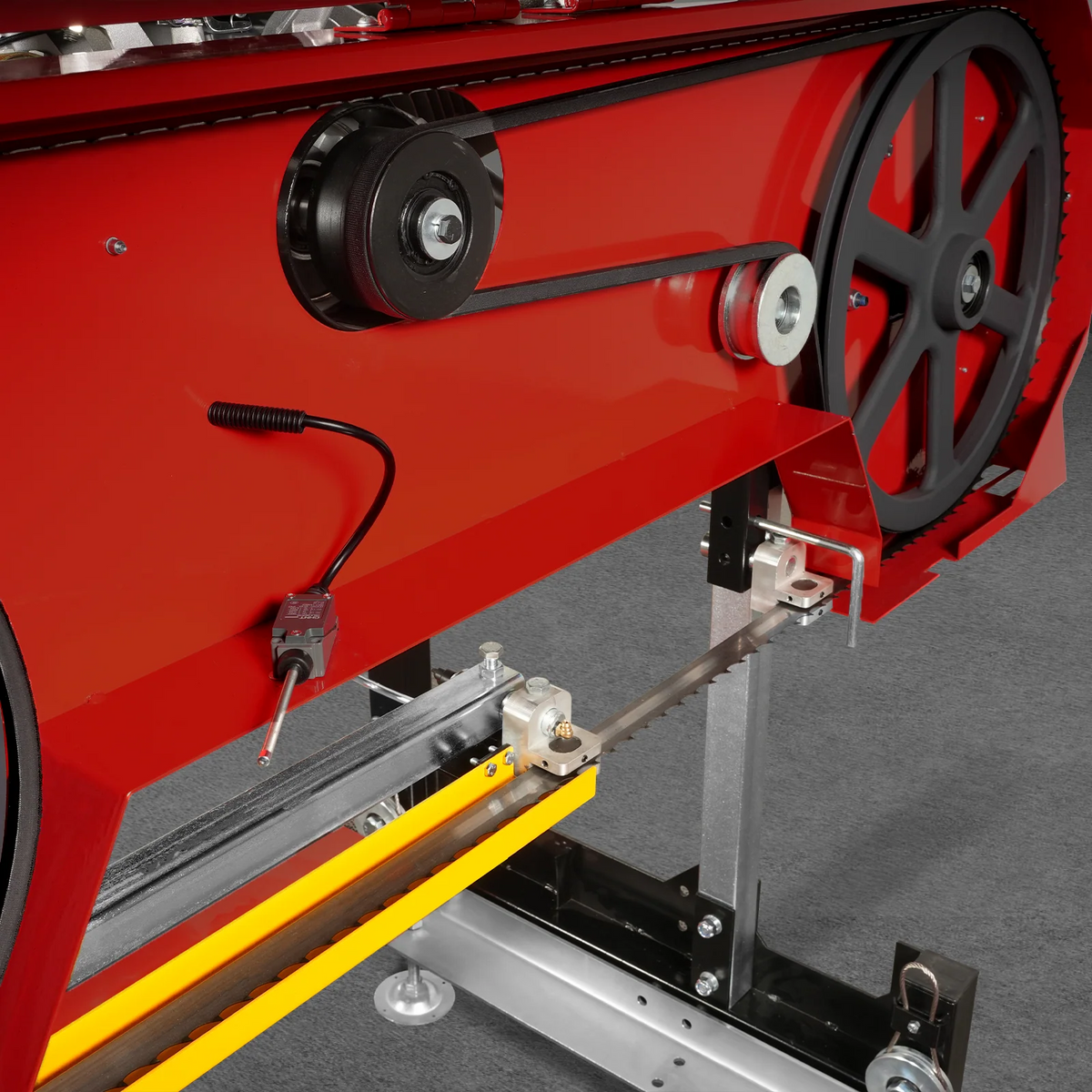 36" MAX Portable Sawmill, 22HP 688cc HONDA GX690 V-Twin Engine, 36" Board Width, 20' Track Length, (10 x Blades Included), SM-36HMAX